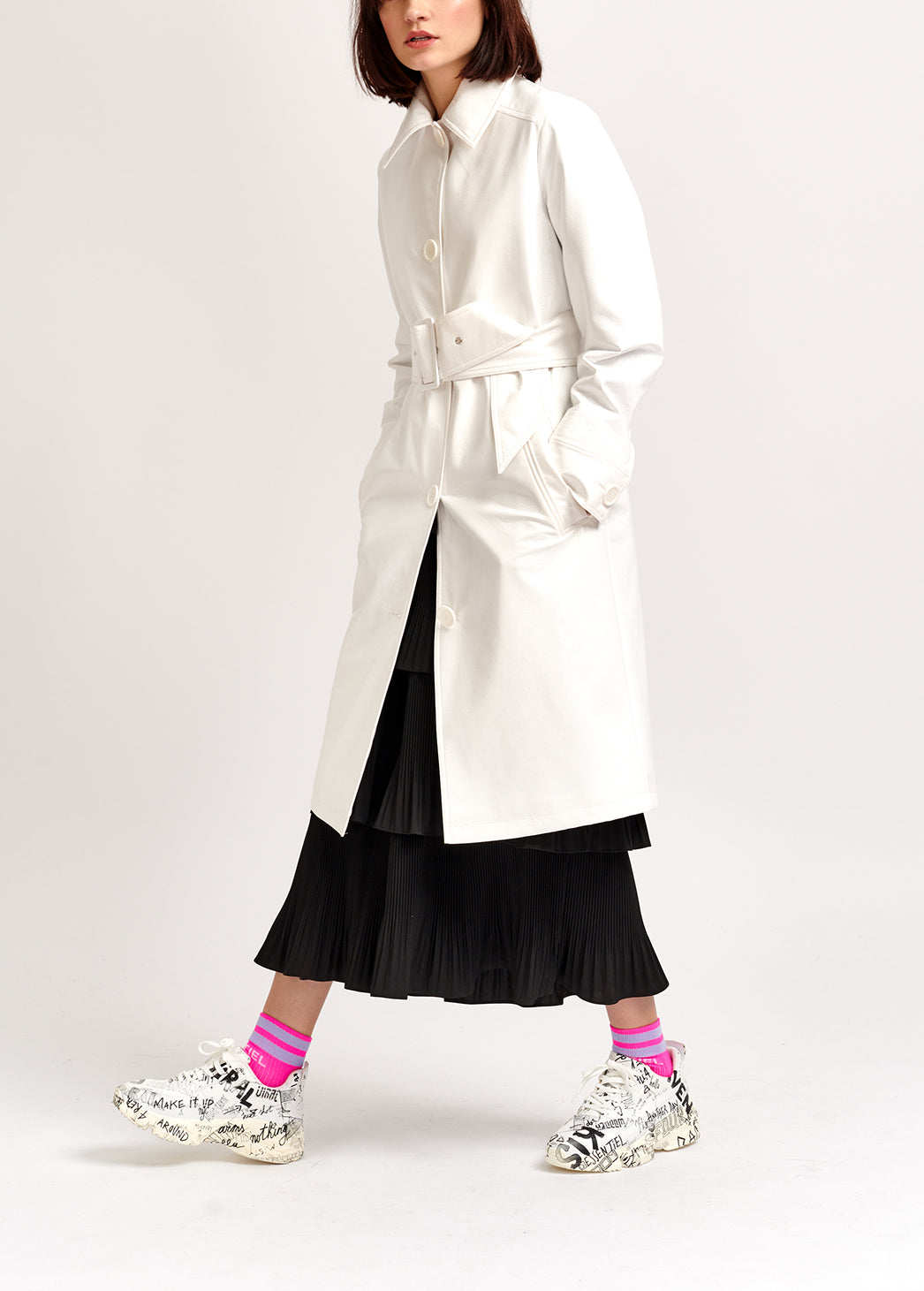 Imperméable en simili cuir verni blanc cassé RE—SSENTIEL | Essentiel second hand