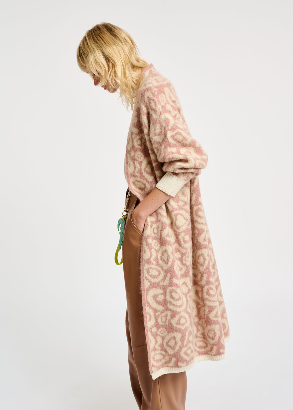 Cardigan met vintage roze en ecru luipaardprint RE—SSENTIEL | Essentiel second hand