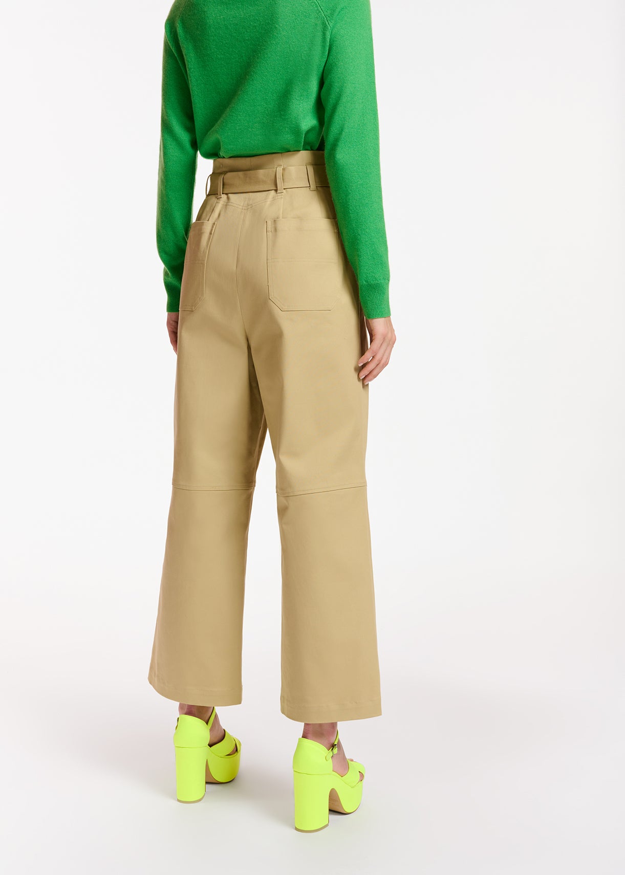 Pantalon droit beige avec ceinture RE—SSENTIEL | Essentiel second hand