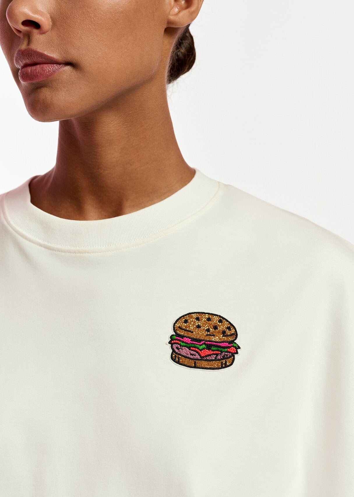 Off-white organic cotton T-shirt with hamburger embroidery RE—SSENTIEL | Essentiel second hand