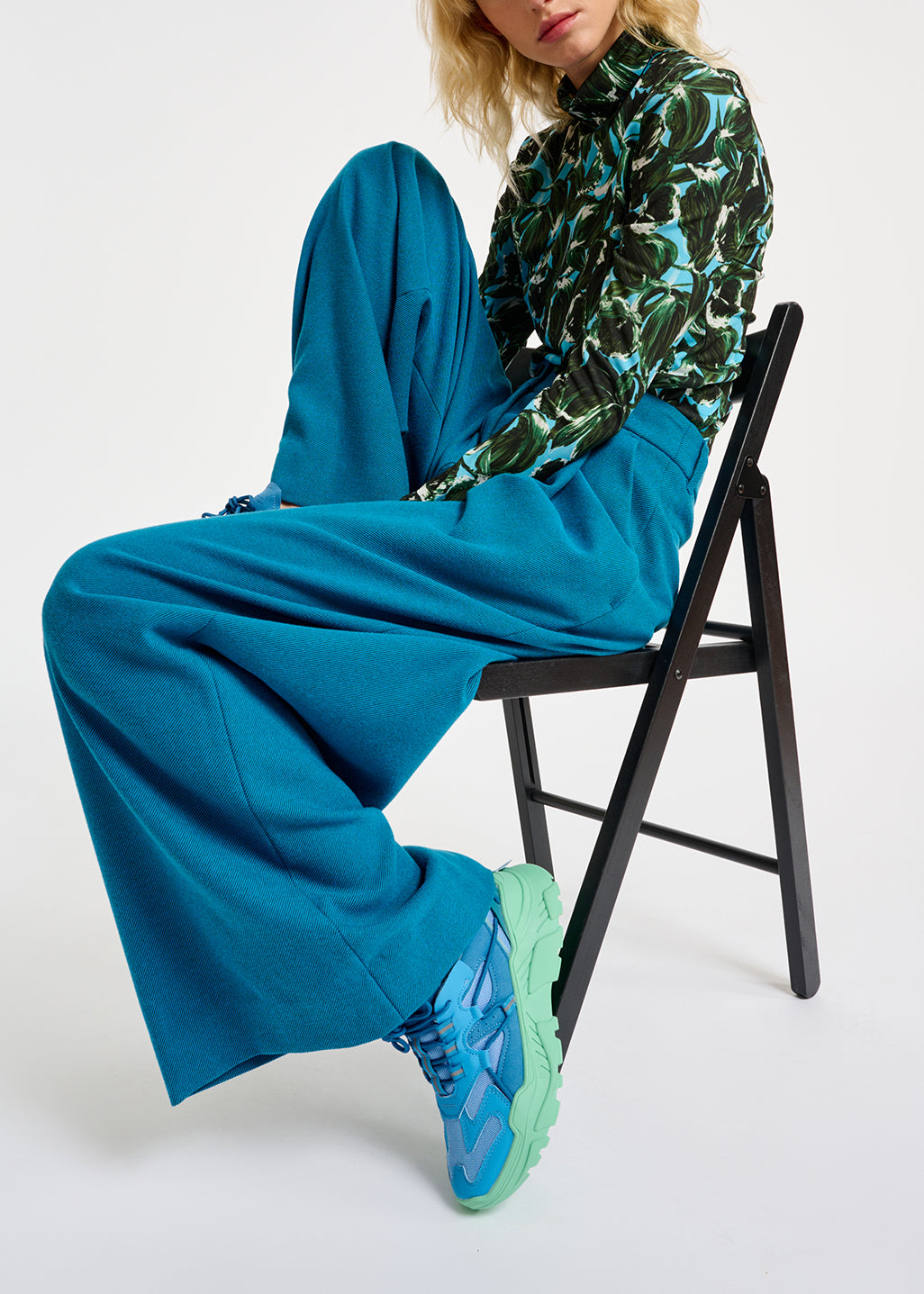 Blue and dark green leaf-print turtleneck top RE—SSENTIEL | Essentiel second hand