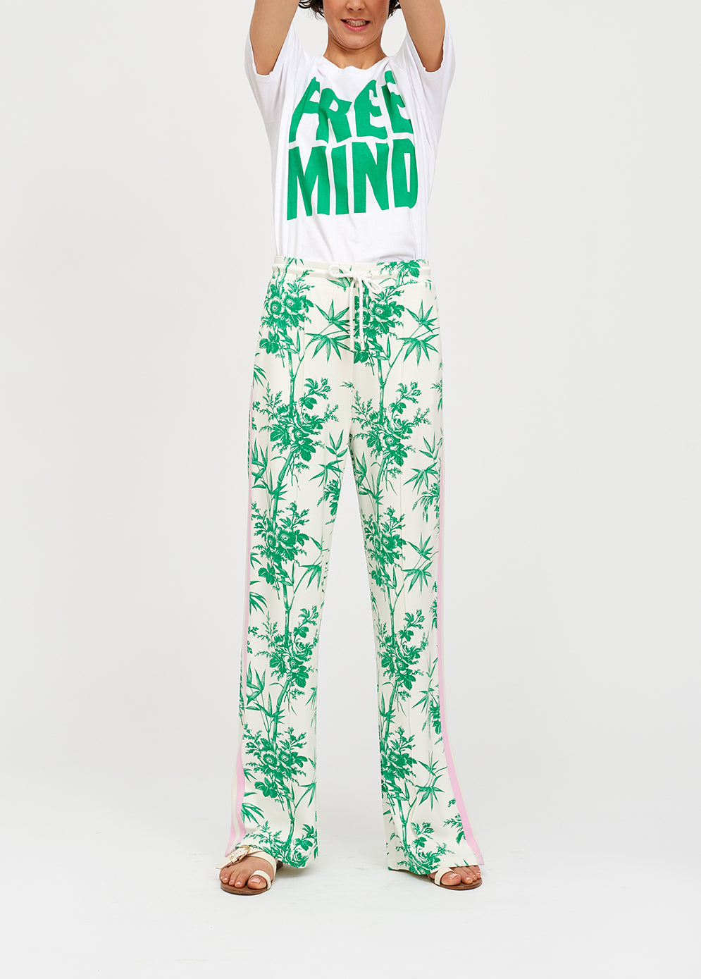 Classic white tracksuit bottoms with green print RE—SSENTIEL | Essentiel second hand