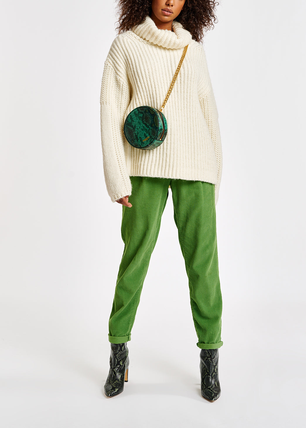 Pantalon en velours vert RE—SSENTIEL | Essentiel second hand