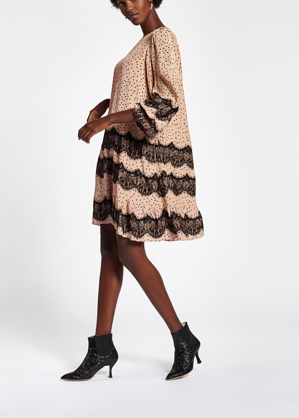 Perzikkleurige mini-jurk met kant RE—SSENTIEL | Essentiel second hand