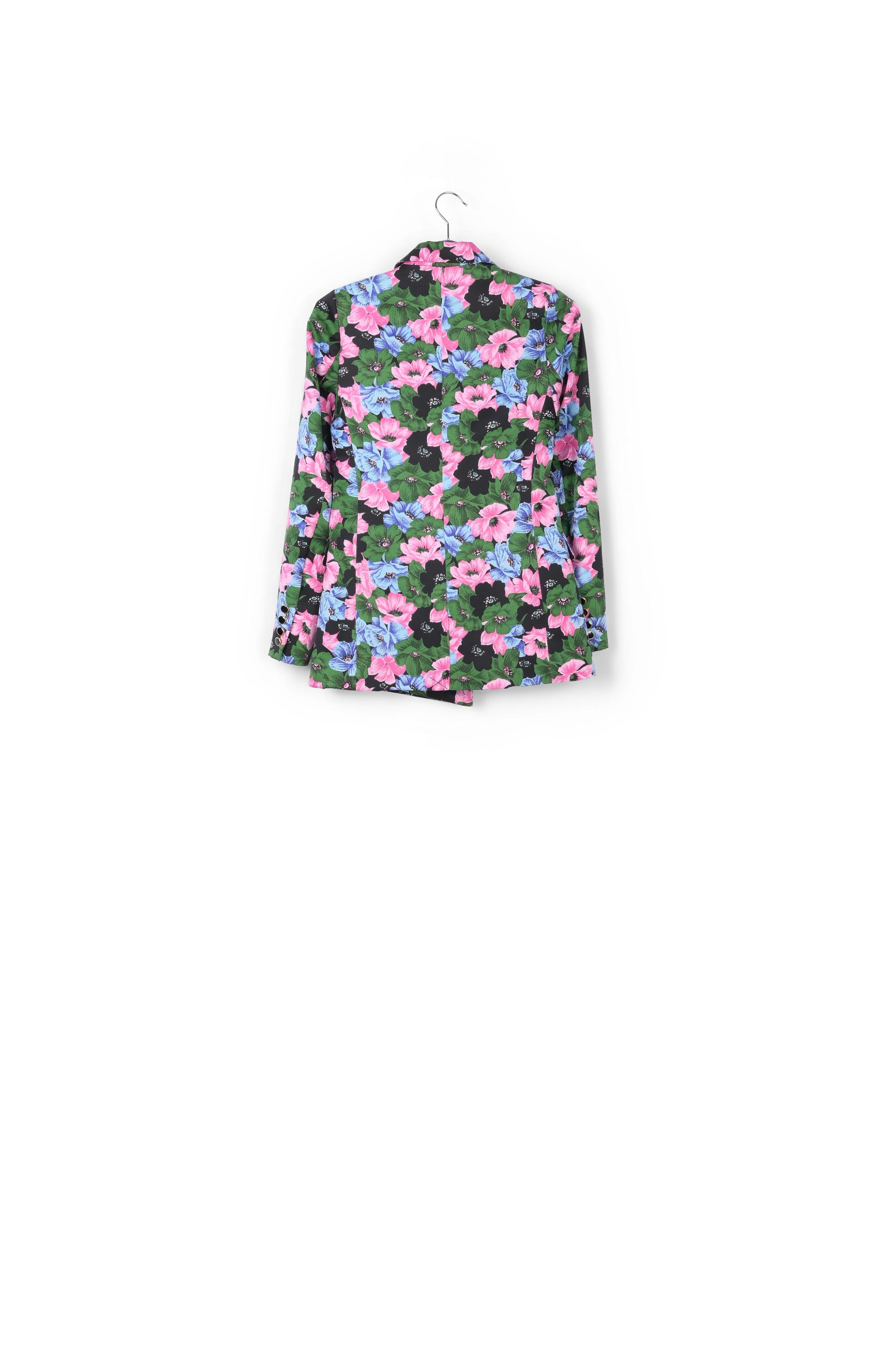 Travolta veste RE—SSENTIEL | Essentiel second hand