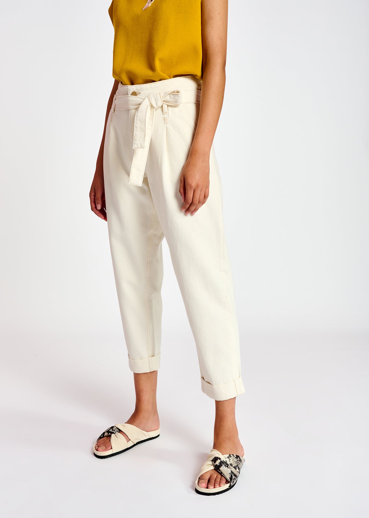 Jean fuselé blanc cassé à taille haute RE—SSENTIEL | Essentiel second hand