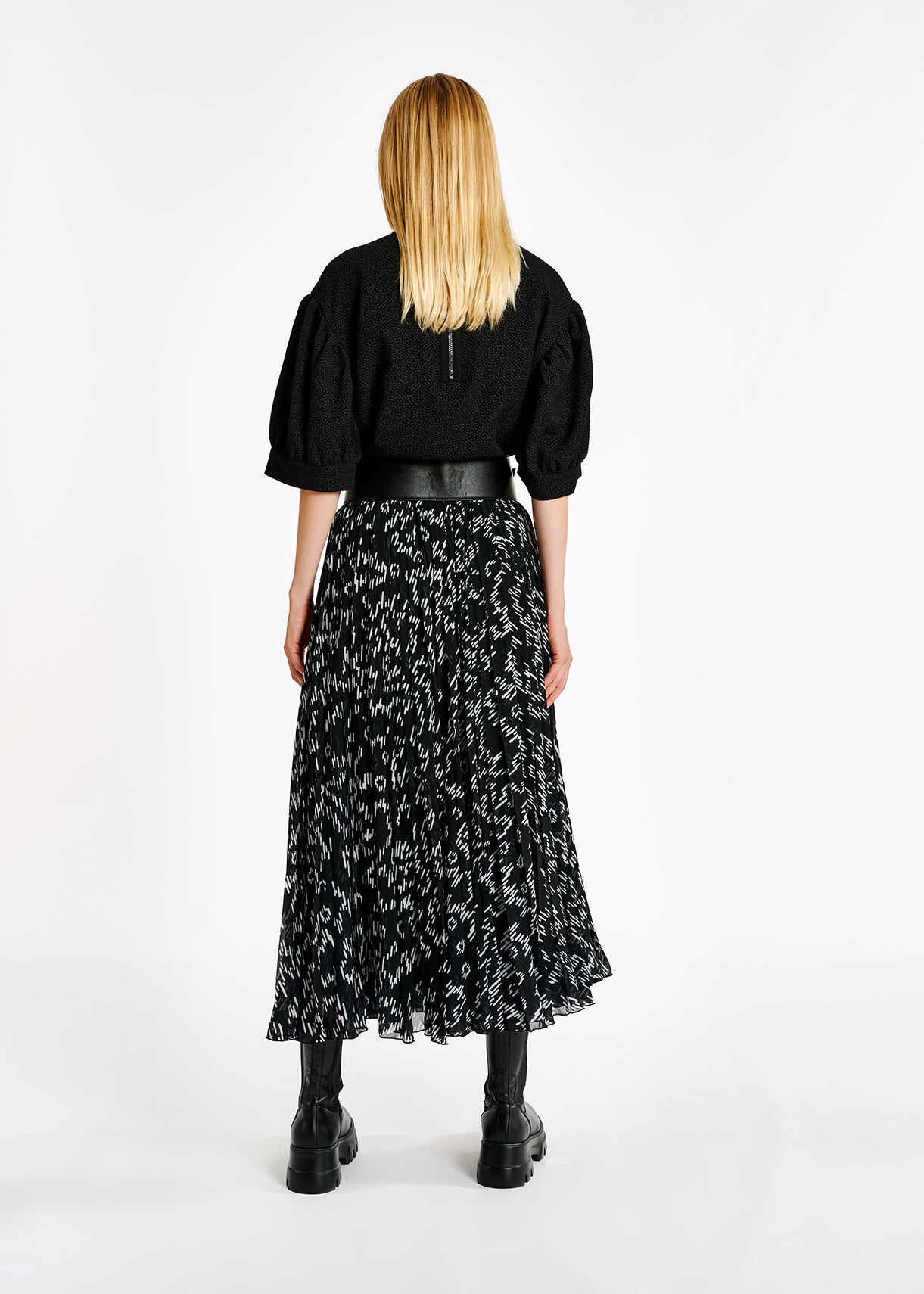 Black top with puffed sleeves RE—SSENTIEL | Essentiel second hand