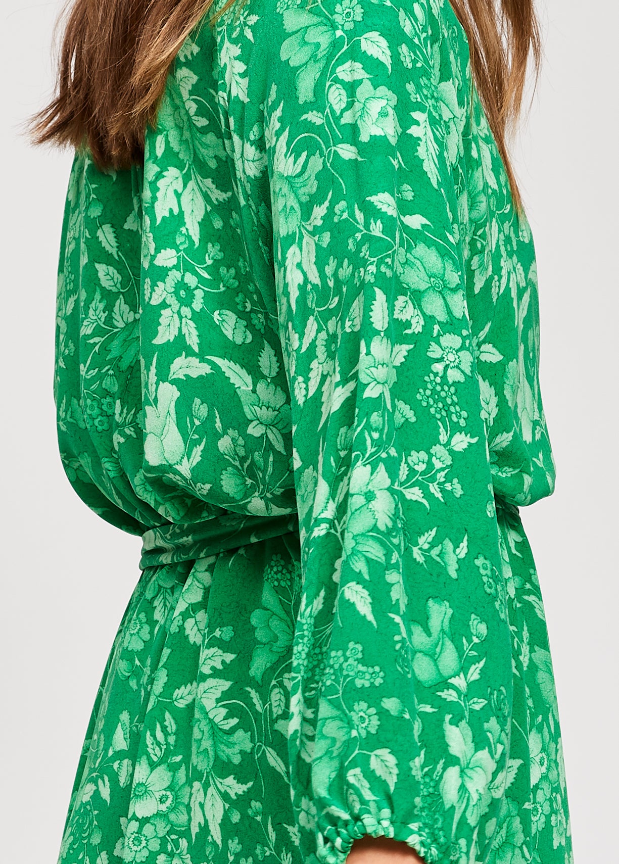 Groene zijden hemdjurk met print RE—SSENTIEL | Essentiel second hand