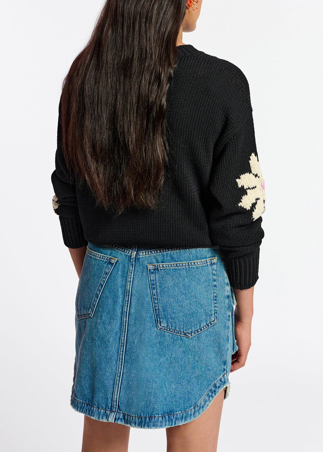 Pull intarsia noir et blanc cassé à fleurs RE—SSENTIEL | Essentiel second hand