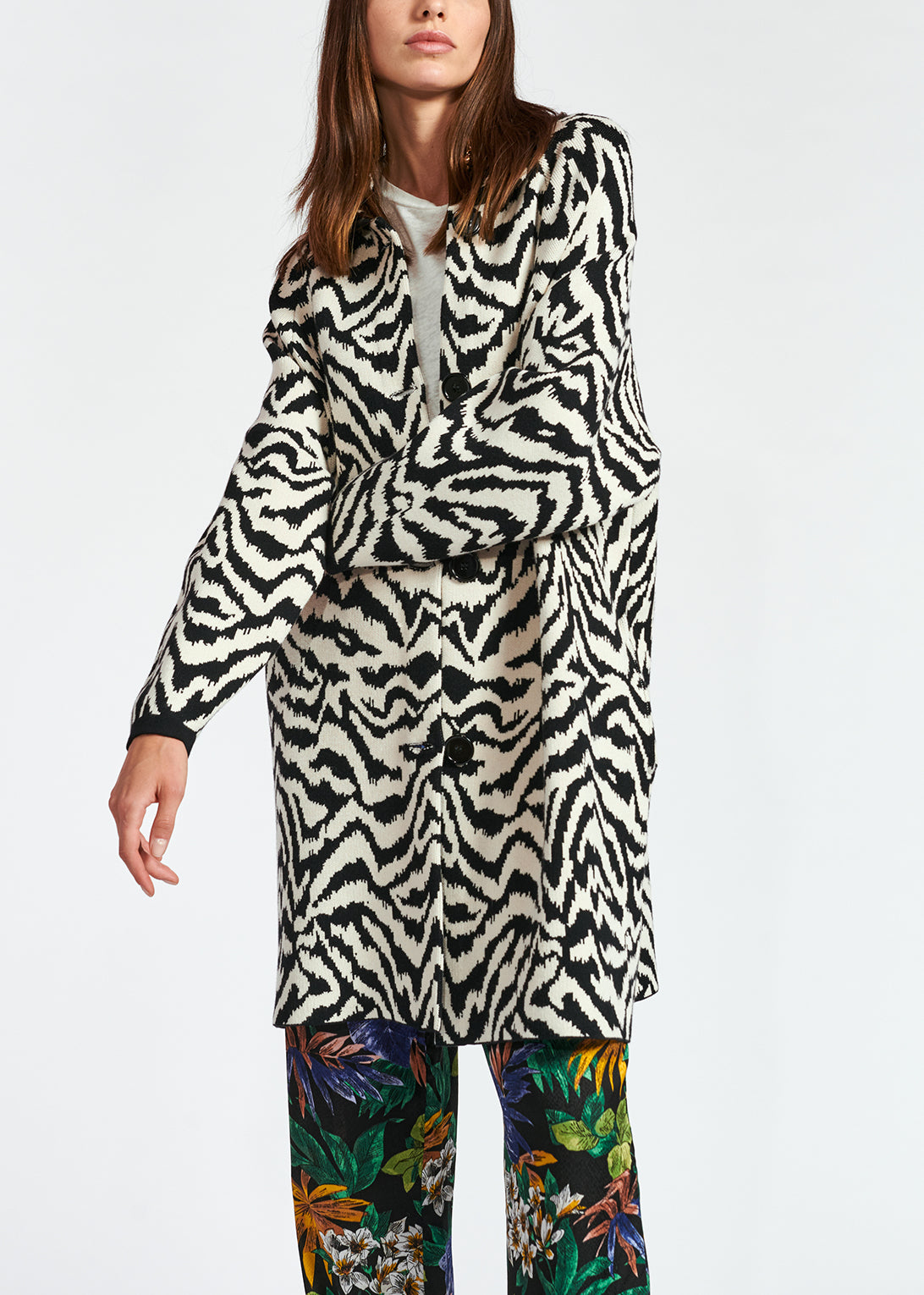 Long black and off-white jacquard coat with zebra motif RE—SSENTIEL | Essentiel second hand