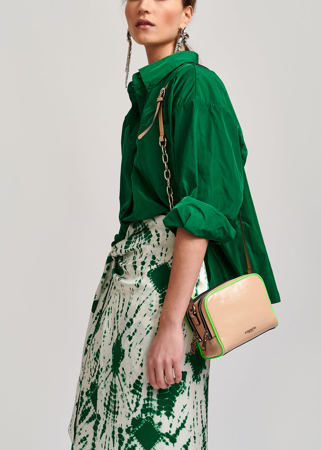 Gebroken witte en groene tie-dyed zijden midirok RE—SSENTIEL | Essentiel second hand