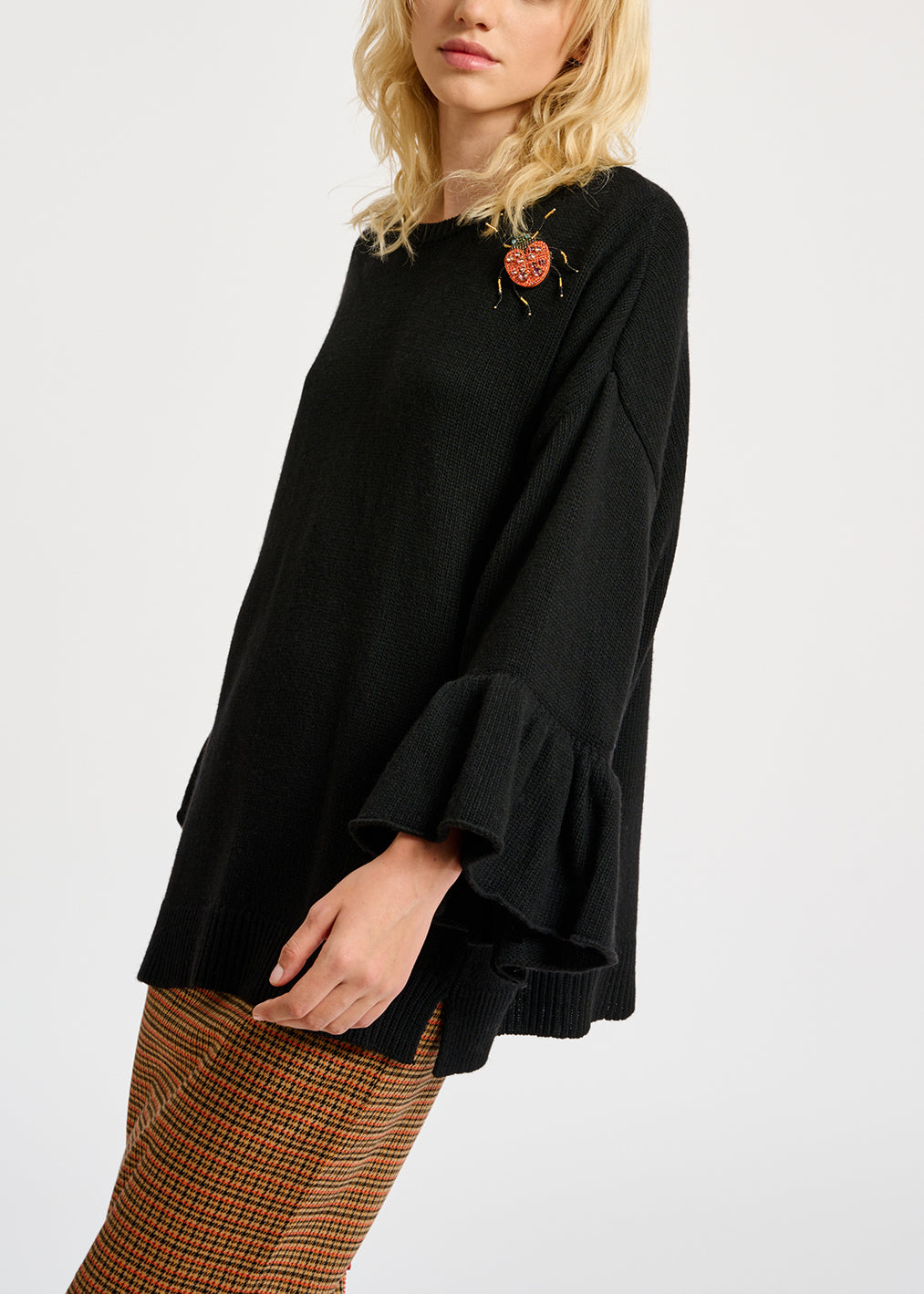 Black knit sweater with ruffled cuffs RE—SSENTIEL | Essentiel second hand