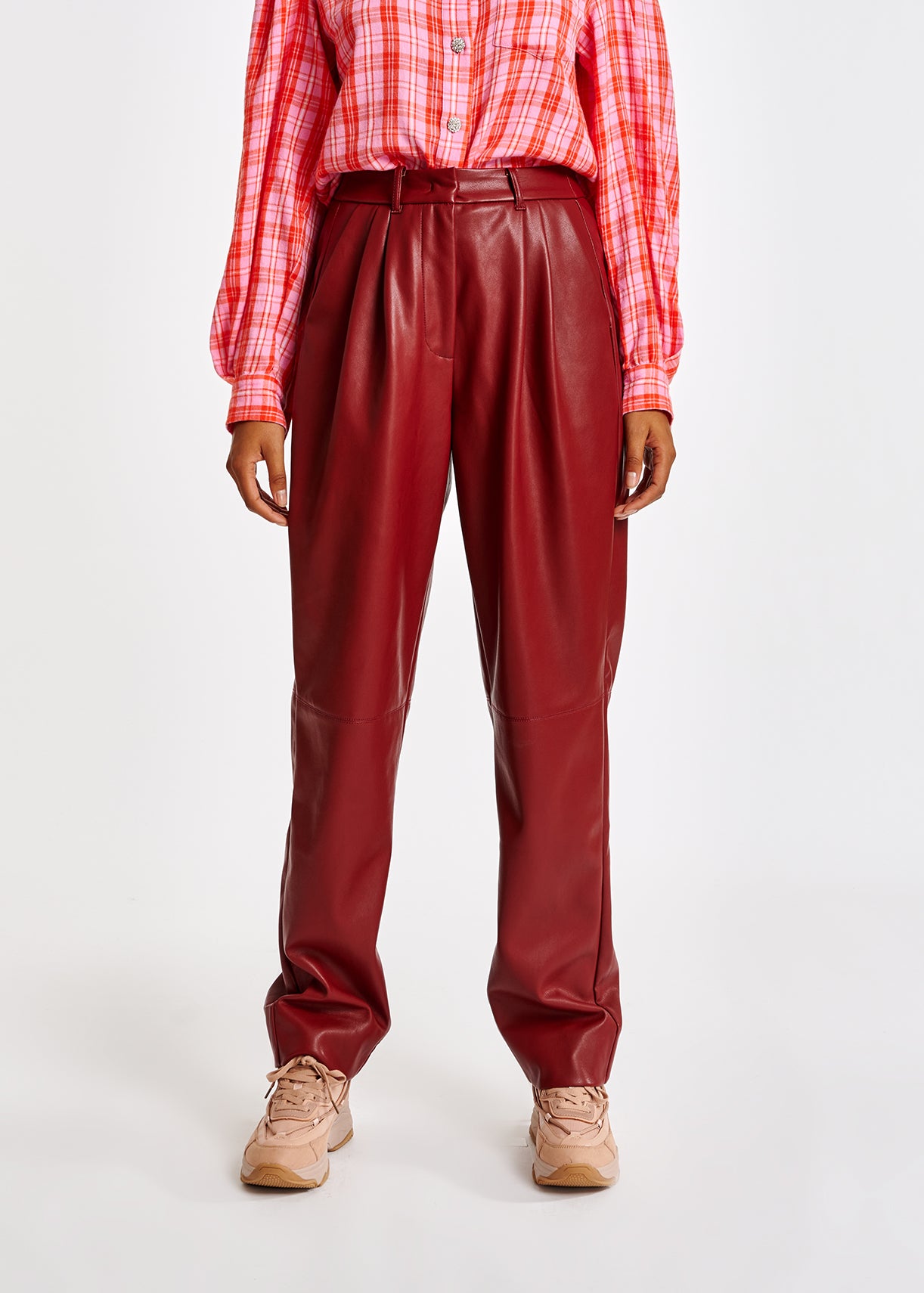 Red faux leather baggy-fit pants RE—SSENTIEL | Essentiel second hand