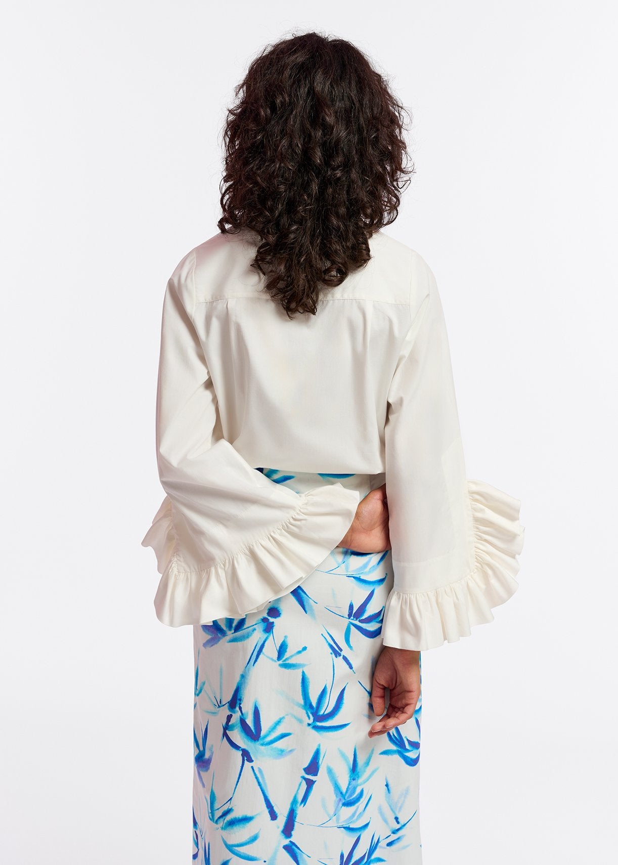 Gebroken wit katoenen overhemd met volantmouwen RE—SSENTIEL | Essentiel second hand