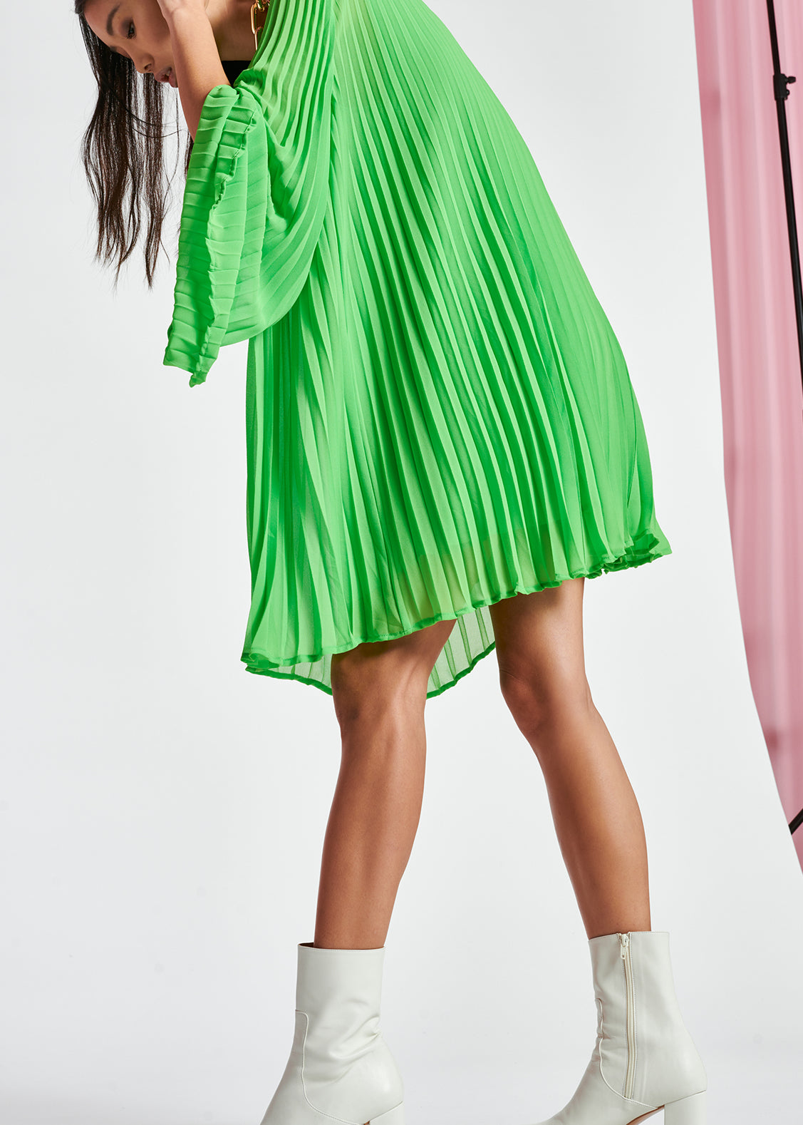 Bright green plissé mini dress RE—SSENTIEL | Essentiel second hand