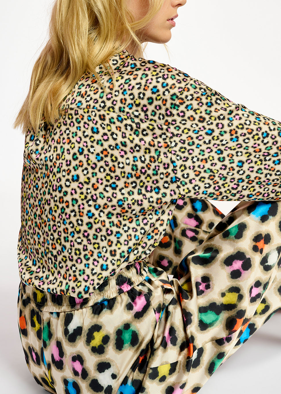 Beige hemd met kleurrijke luipaardprint en pailletten RE—SSENTIEL | Essentiel second hand