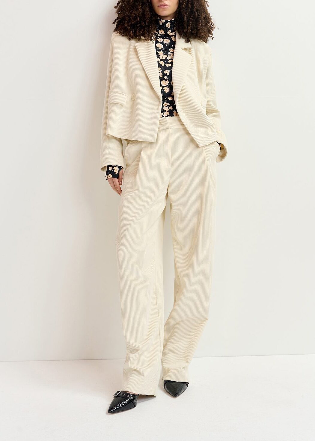 Zwarte en ecru rolkraagtop met bloemenprint RE—SSENTIEL | Essentiel second hand