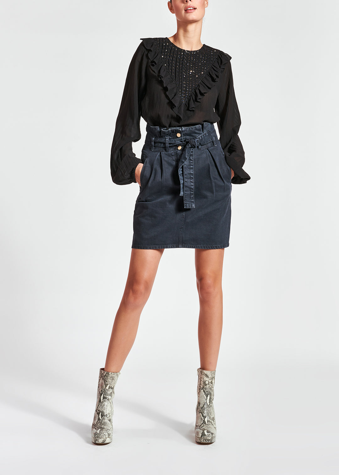 Top noir avec ruches et paillettes RE—SSENTIEL | Essentiel second hand