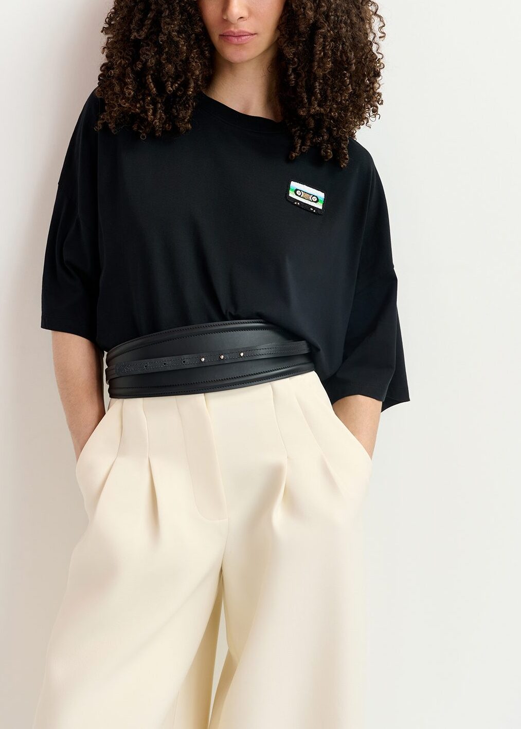 T-shirt court en coton bio noir à  broderie RE—SSENTIEL | Essentiel second hand