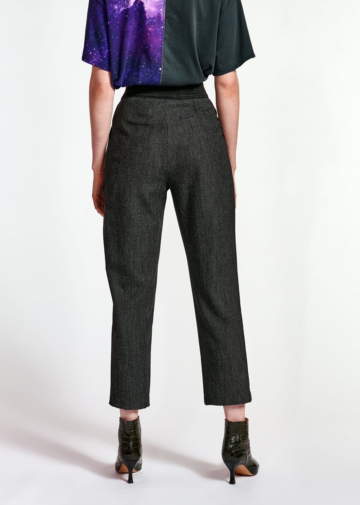 Pantalon fuselé noir et blanc à taille haute RE—SSENTIEL | Essentiel second hand