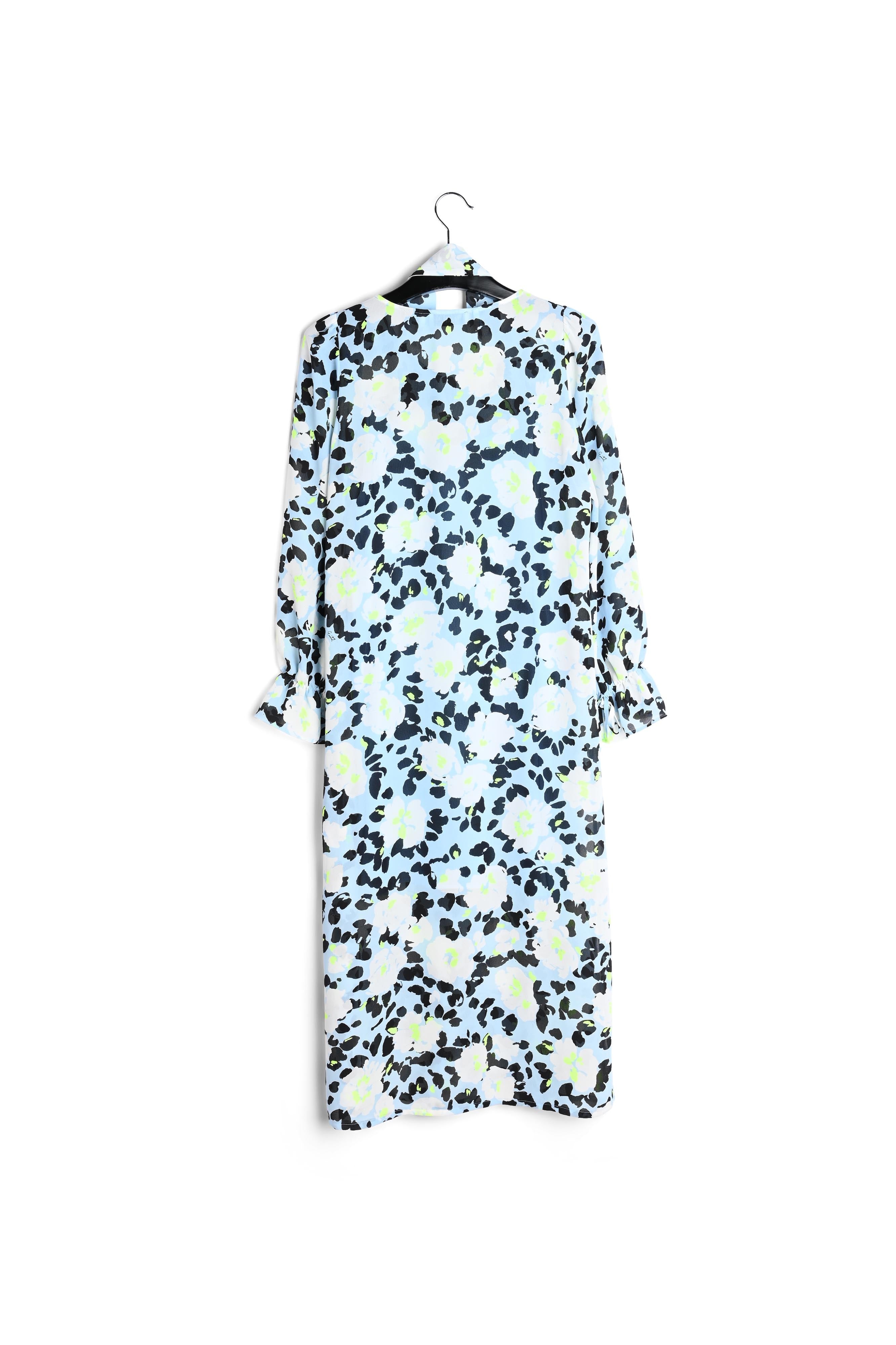 Robe midi bleu pâle à fleurs avec ceinture RE—SSENTIEL | Essentiel second hand