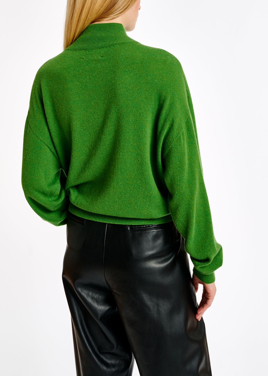 Pull à  col roulé vert en mélange de mérinos RE—SSENTIEL | Essentiel second hand