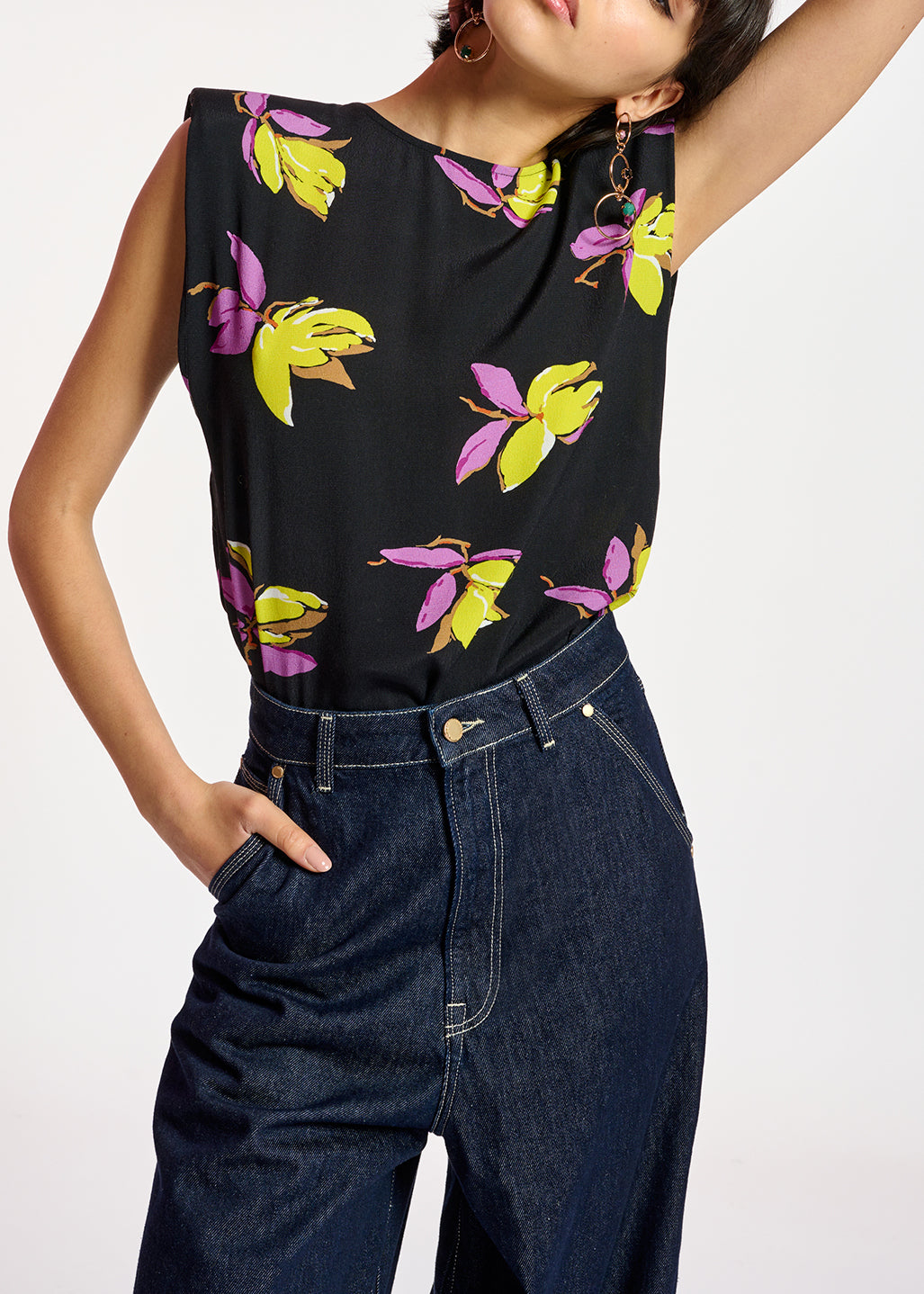 Black floral-print sleeveless top with padded shoulders RE—SSENTIEL | Essentiel second hand