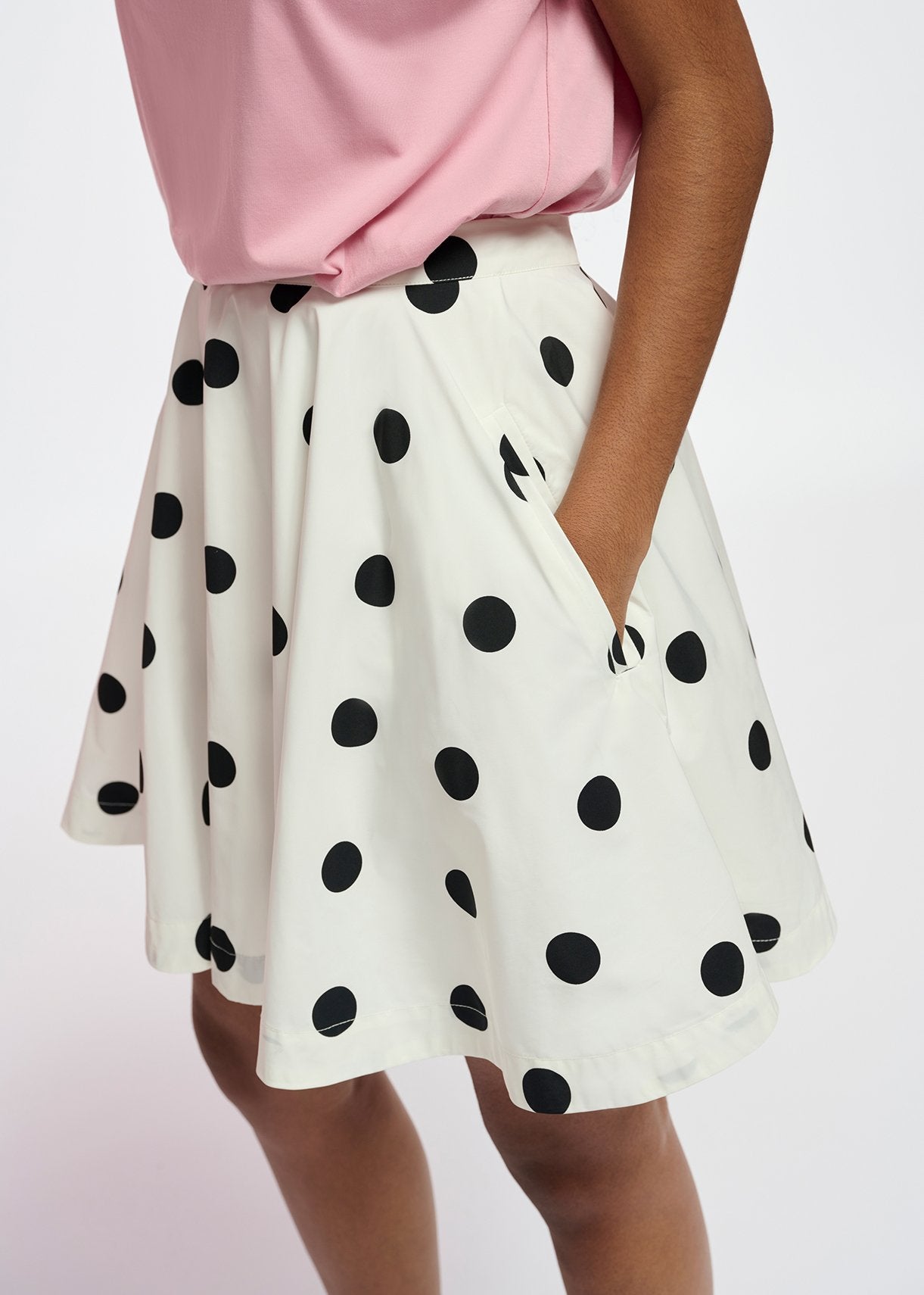 White and black polka-dot voluminous mini skirt RE—SSENTIEL | Essentiel second hand