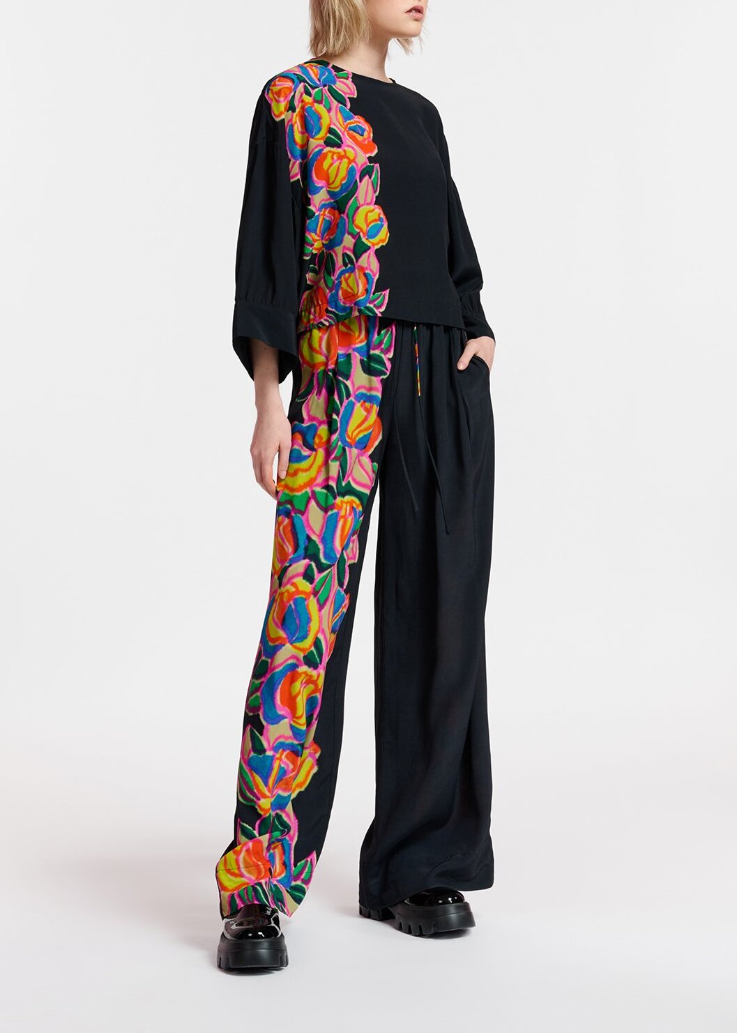 Black top with multicolor floral print RE—SSENTIEL | Essentiel second hand