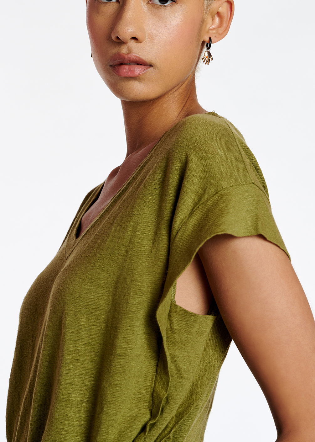 Khaki green linen V-neck T-shirt RE—SSENTIEL | Essentiel second hand
