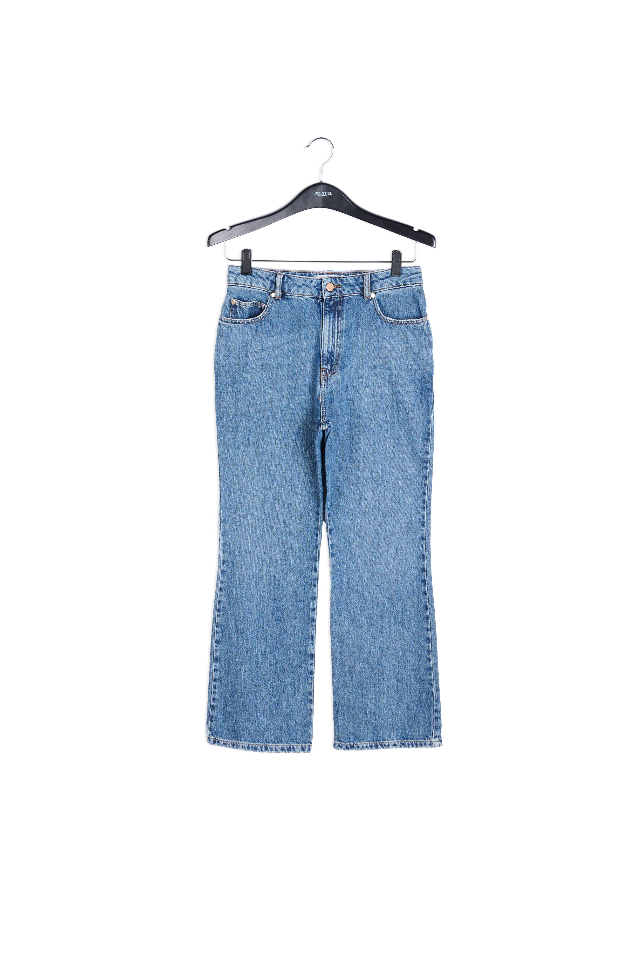 Jean bleu aux jambes évasées RE—SSENTIEL | Essentiel second hand