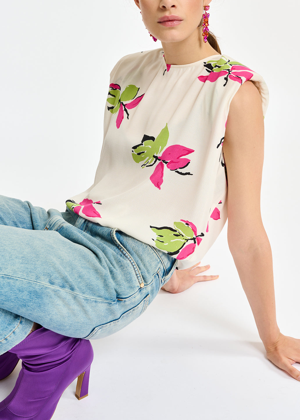 Gebroken witte mouwloze bloementop met schoudervulling RE—SSENTIEL | Essentiel second hand