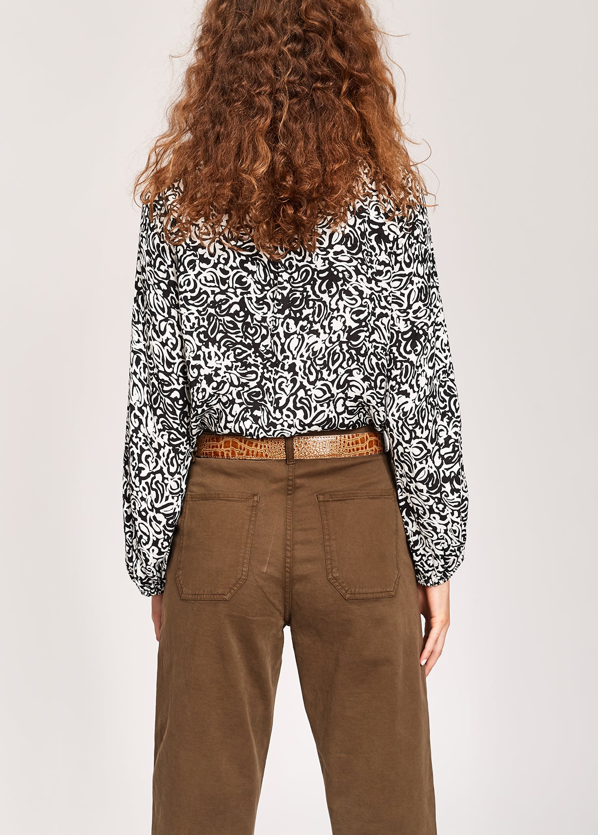 Zwarte blouse met panterprint RE—SSENTIEL | Essentiel second hand