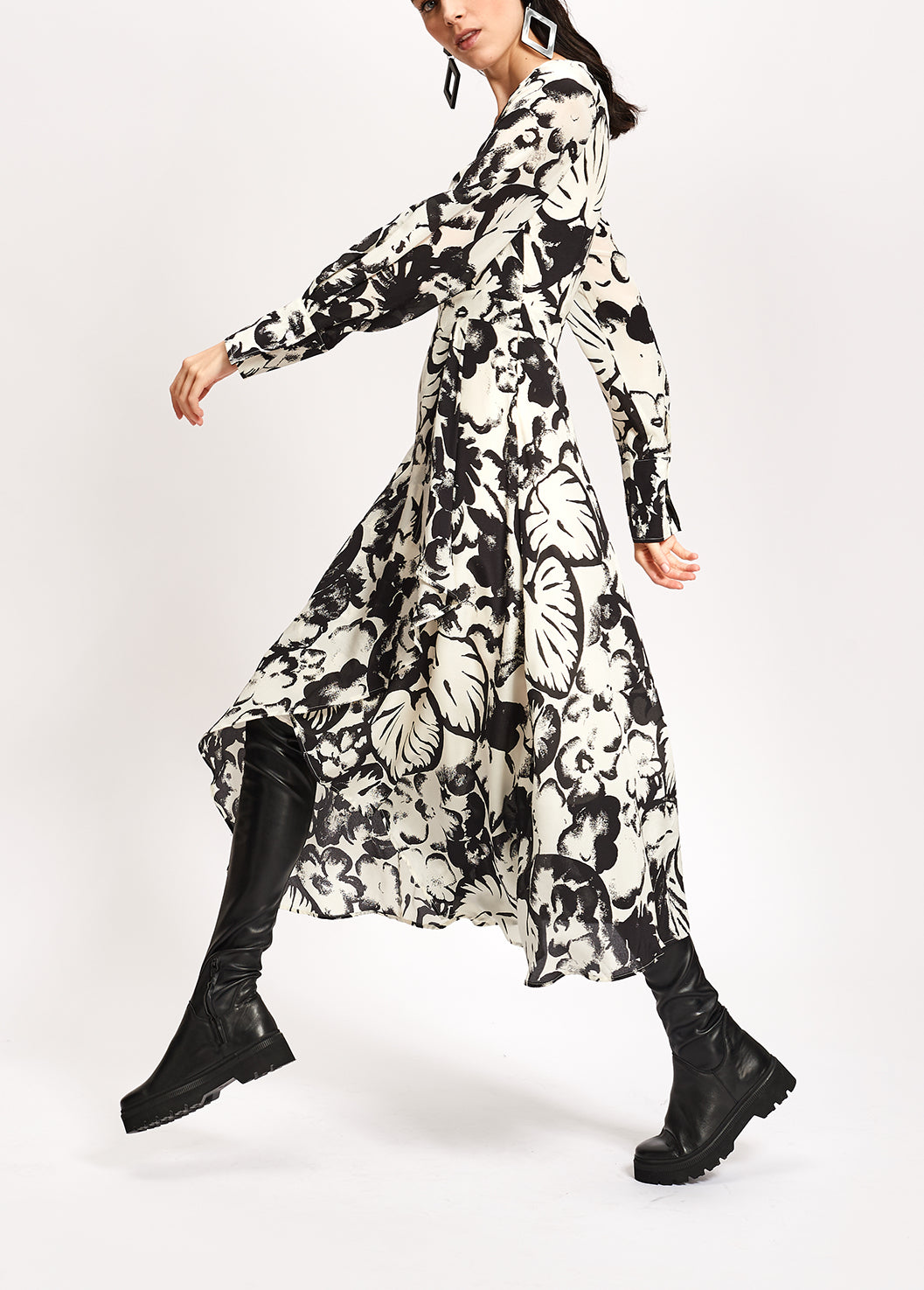 Gebroken witte zijden midi-jurk met botanische print RE—SSENTIEL | Essentiel second hand