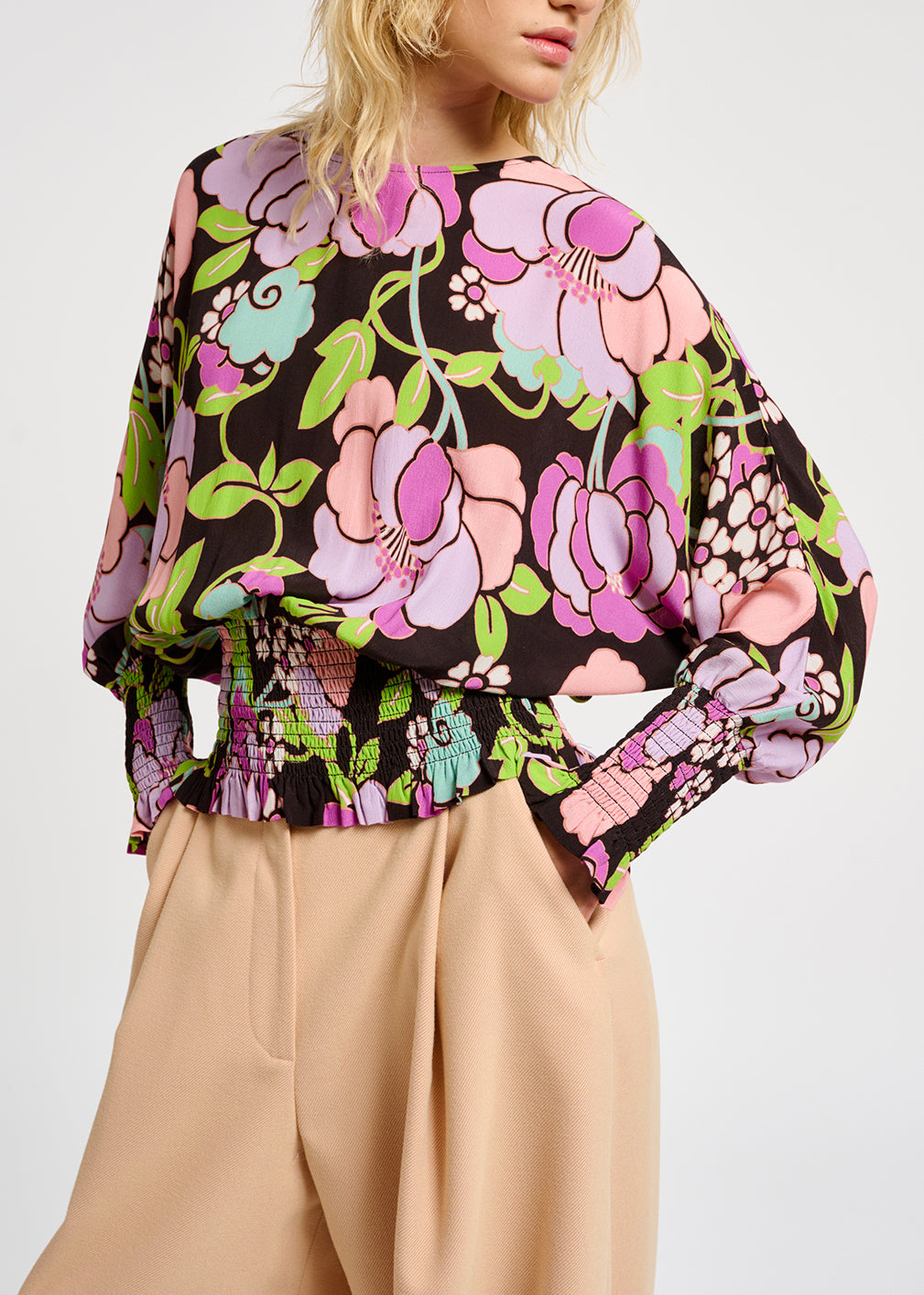 Zwarte gesmokte top met bloemenprint RE—SSENTIEL | Essentiel second hand