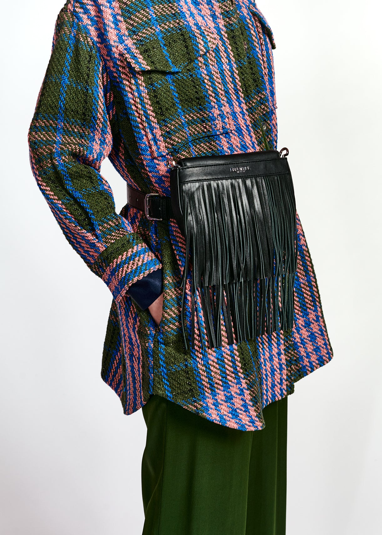 Black fringed shoulder belt bag RE—SSENTIEL | Essentiel second hand
