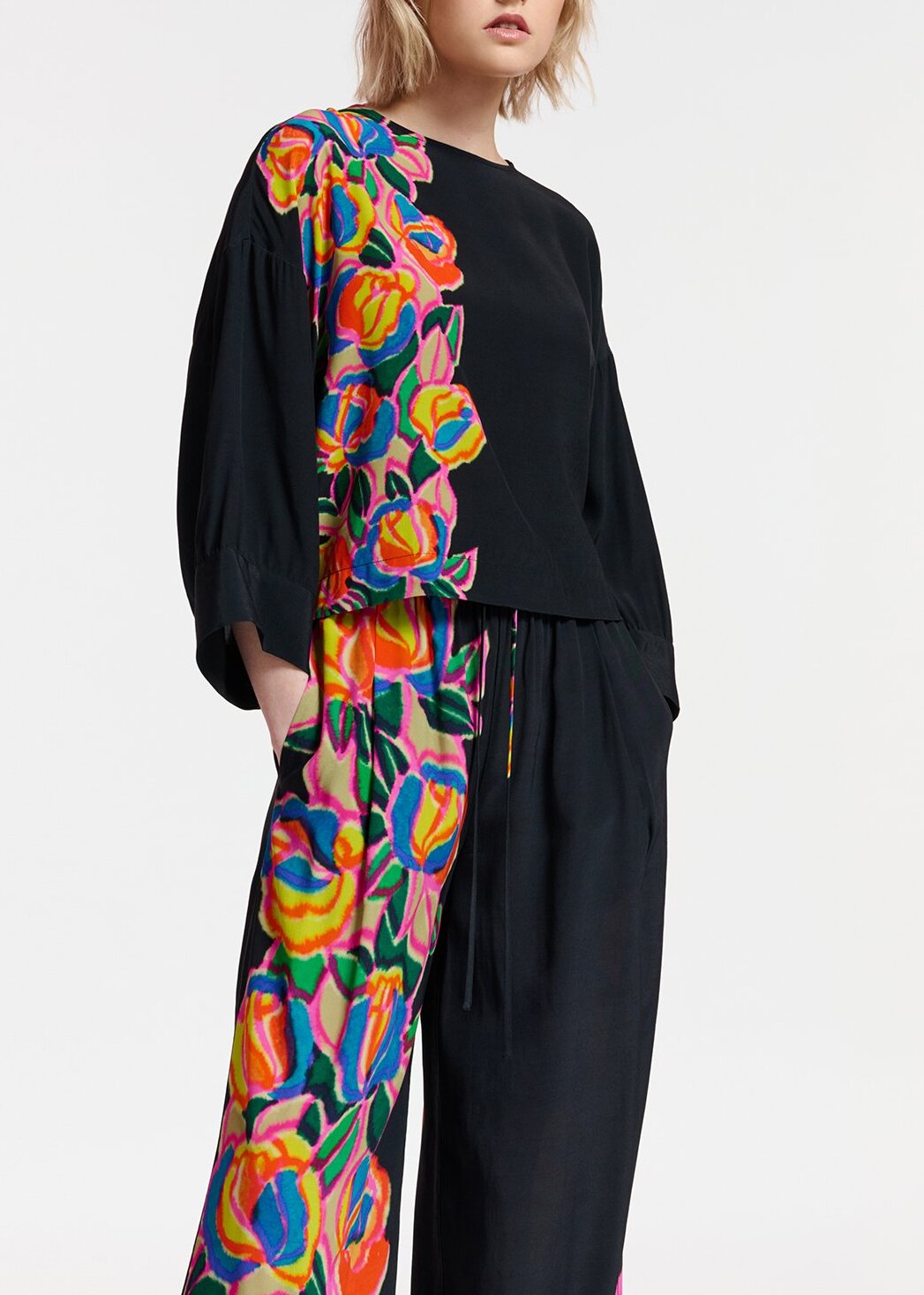 Black top with multicolor floral print RE—SSENTIEL | Essentiel second hand