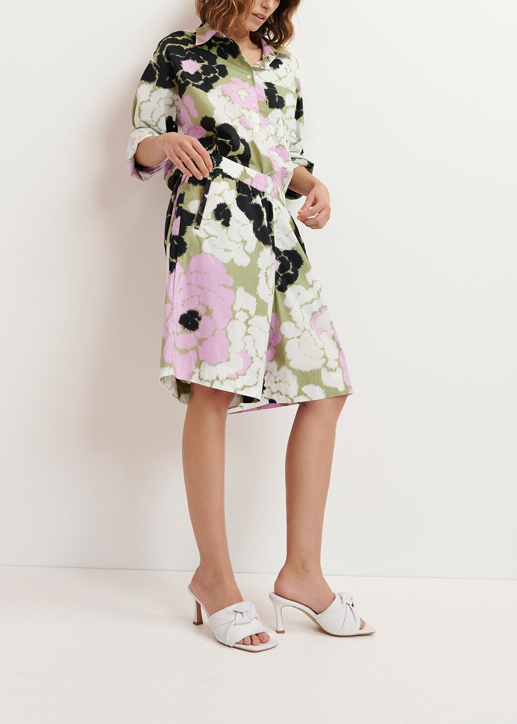 Light khaki, lilac and off-white cotton shirt with floral print RE—SSENTIEL | Essentiel second hand