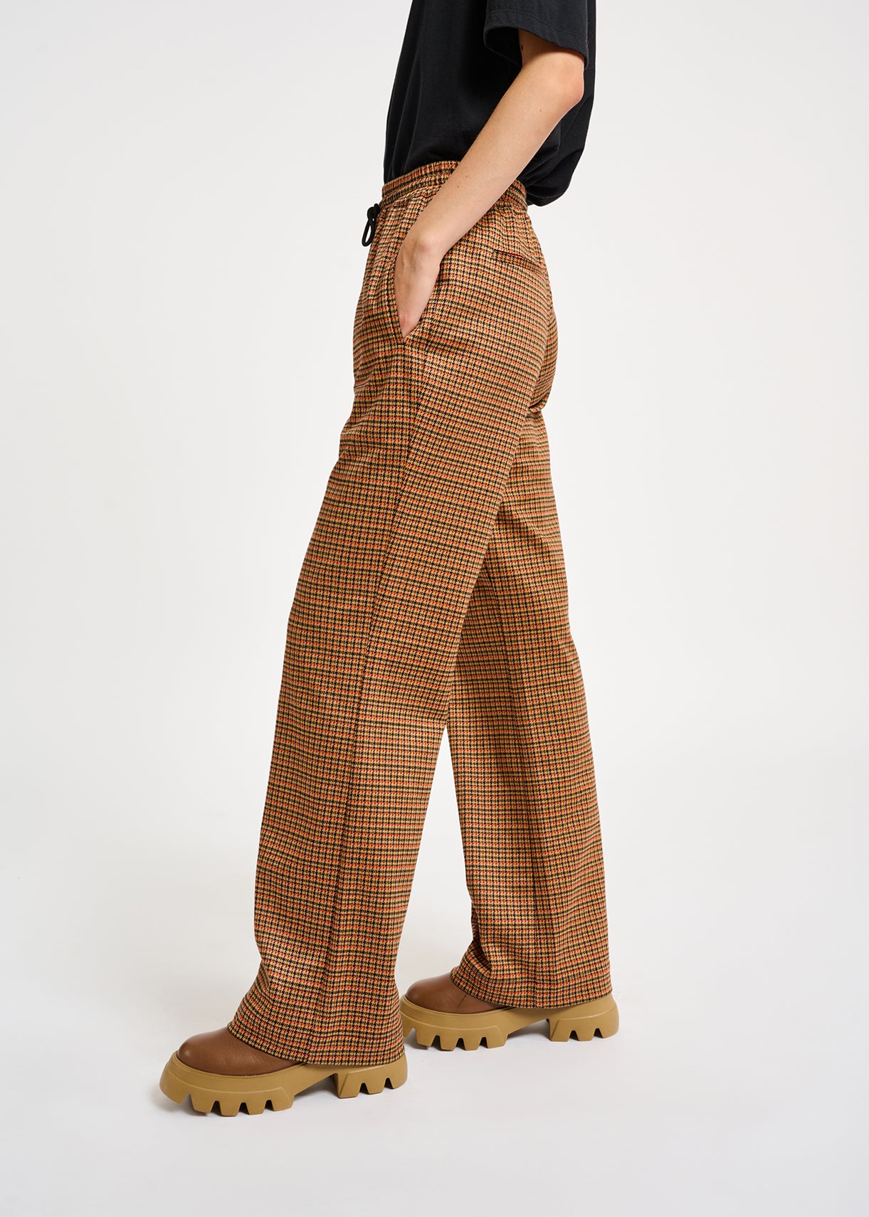 Off-white and orange houndstooth motif pants RE—SSENTIEL | Essentiel second hand
