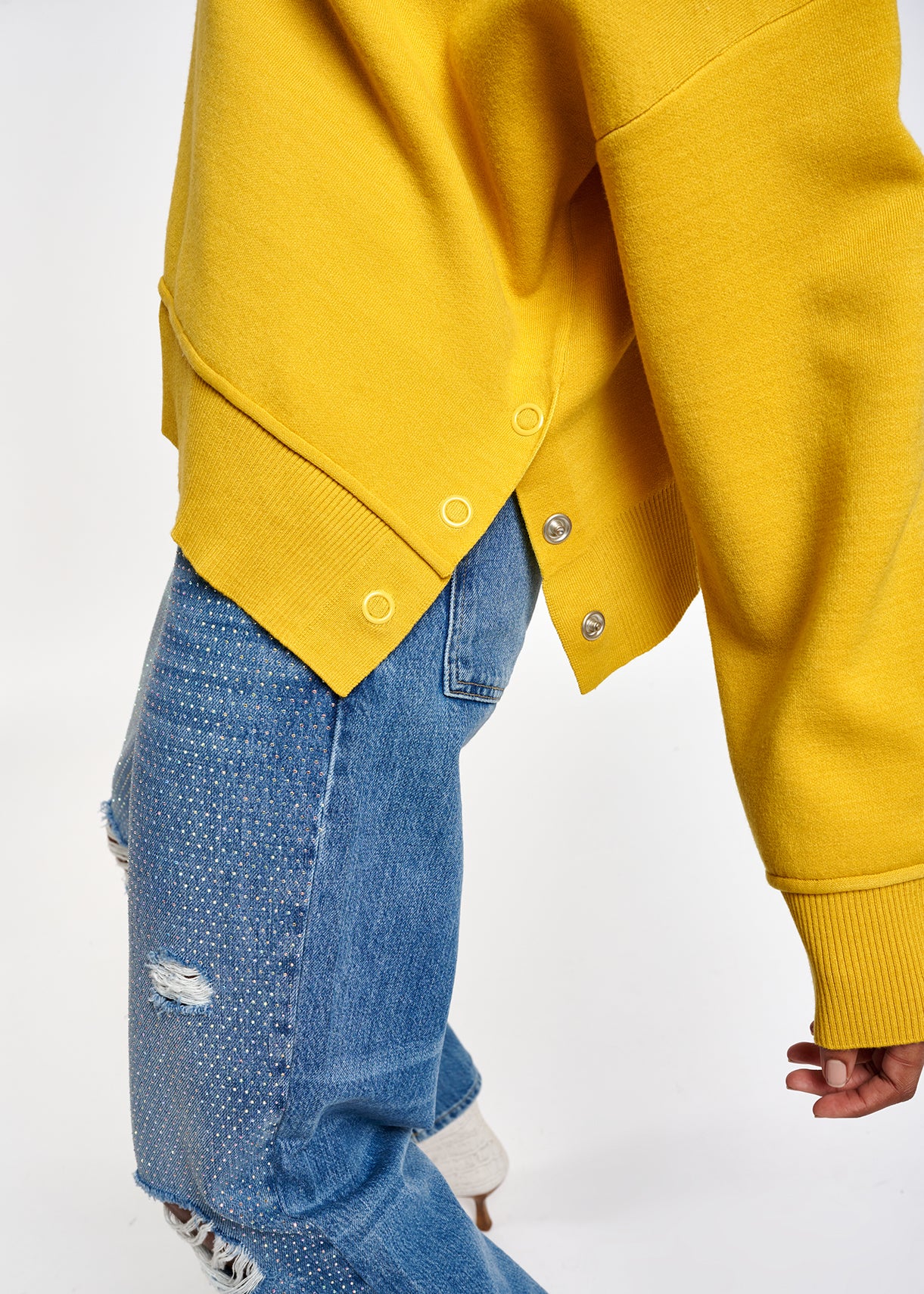 Pull carré jaune à encolure en v RE—SSENTIEL | Essentiel second hand