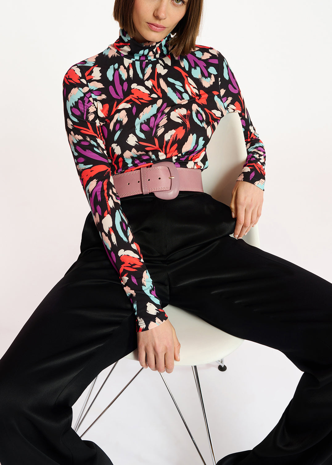 Black, coral red and purple abstract-print turtleneck top RE—SSENTIEL | Essentiel second hand