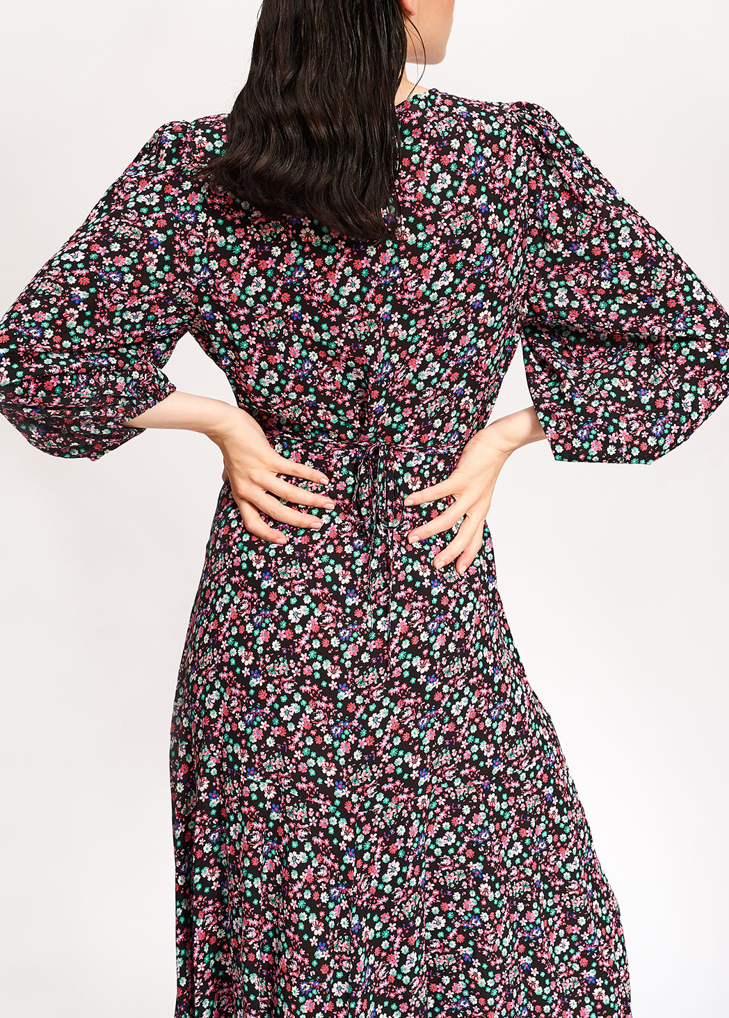 Zwarte maxiwikkeljurk met bloemenprint RE—SSENTIEL | Essentiel second hand