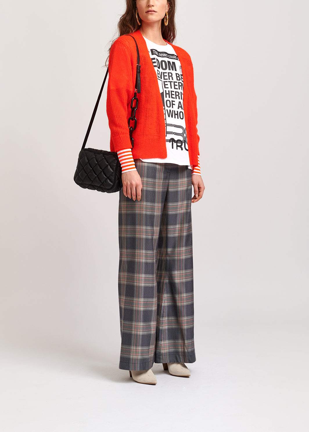 Cardigan maille côtelée orange aux manchettes rayées fluo RE—SSENTIEL | Essentiel second hand