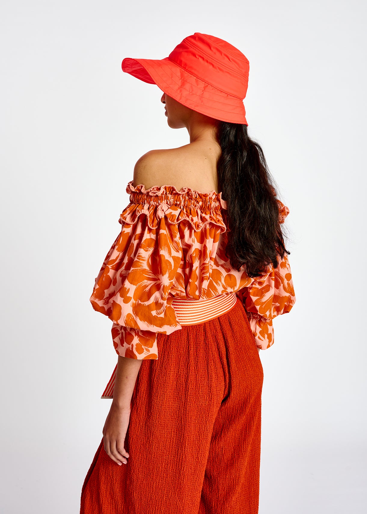 Light pink and orange tropical print off-the-shoulder top RE—SSENTIEL | Essentiel second hand