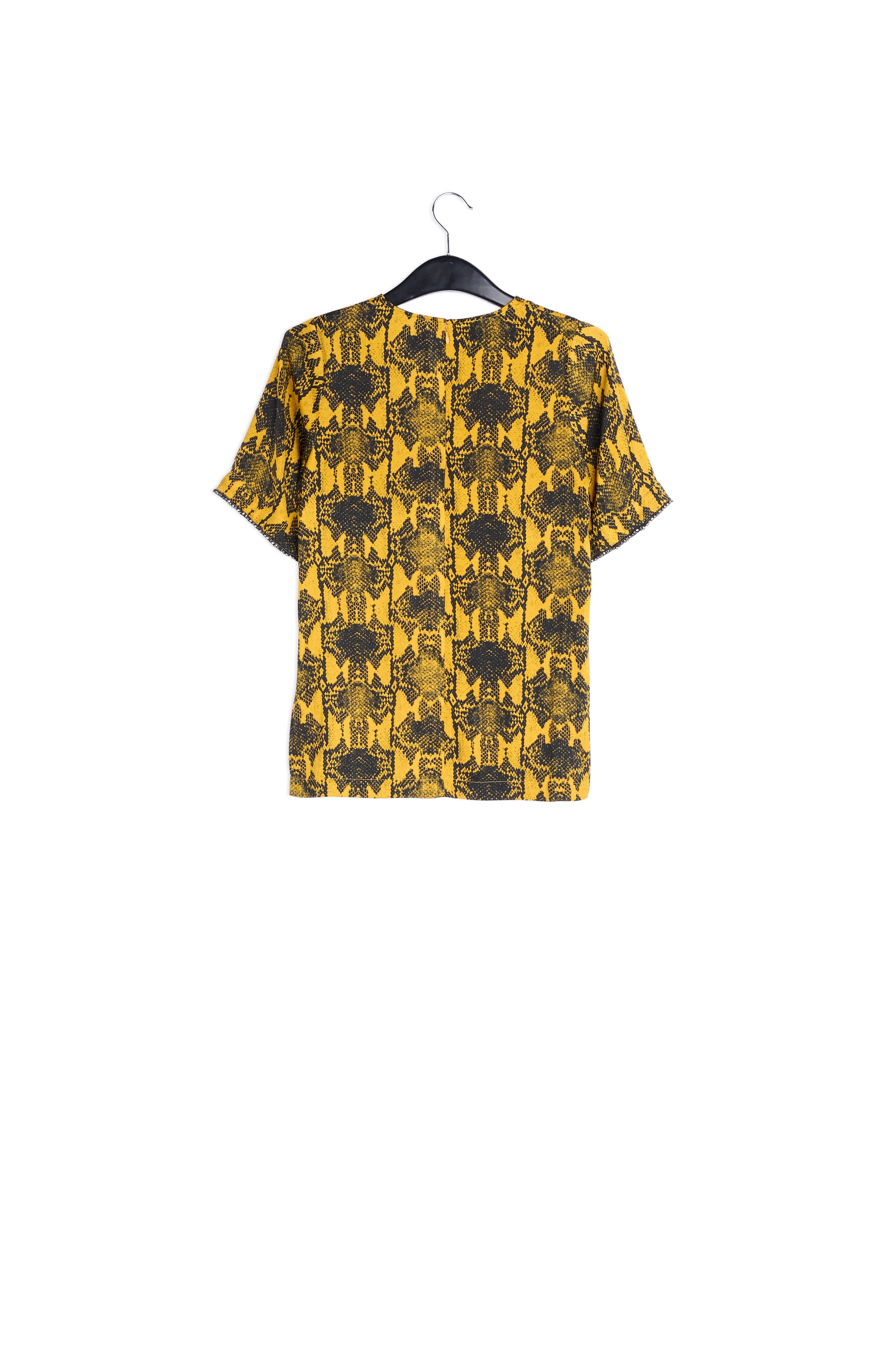 Kadmiumgele top met slangenprint en kralen op de mouwen RE—SSENTIEL | Essentiel second hand