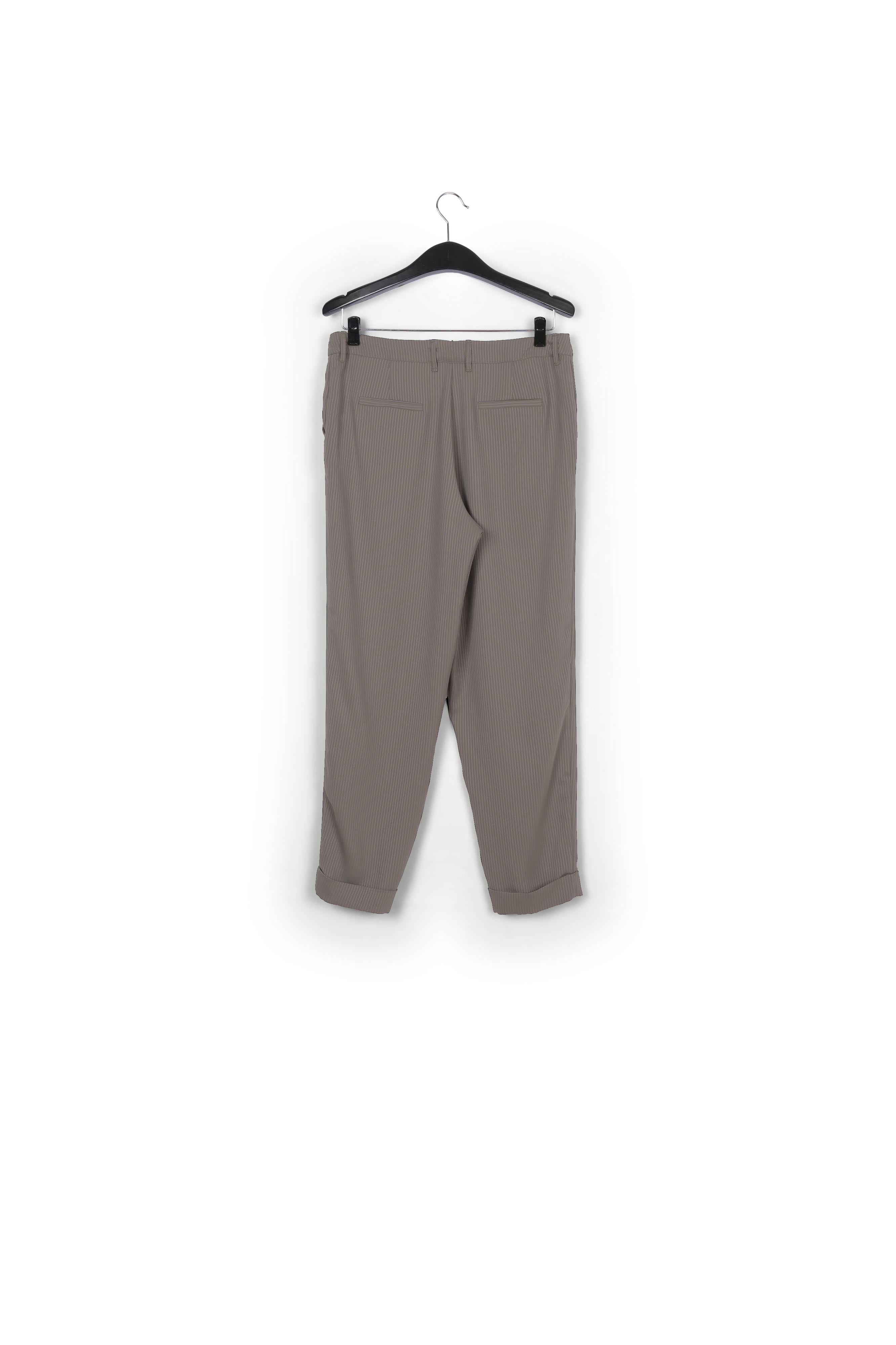 Pantalon près du corps gris à rayures RE—SSENTIEL | Essentiel second hand