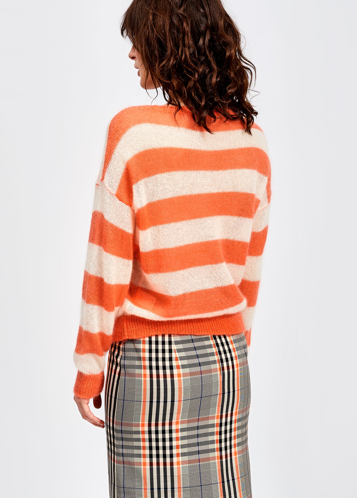 Orange and off-white striped light knit sweater RE—SSENTIEL | Essentiel second hand