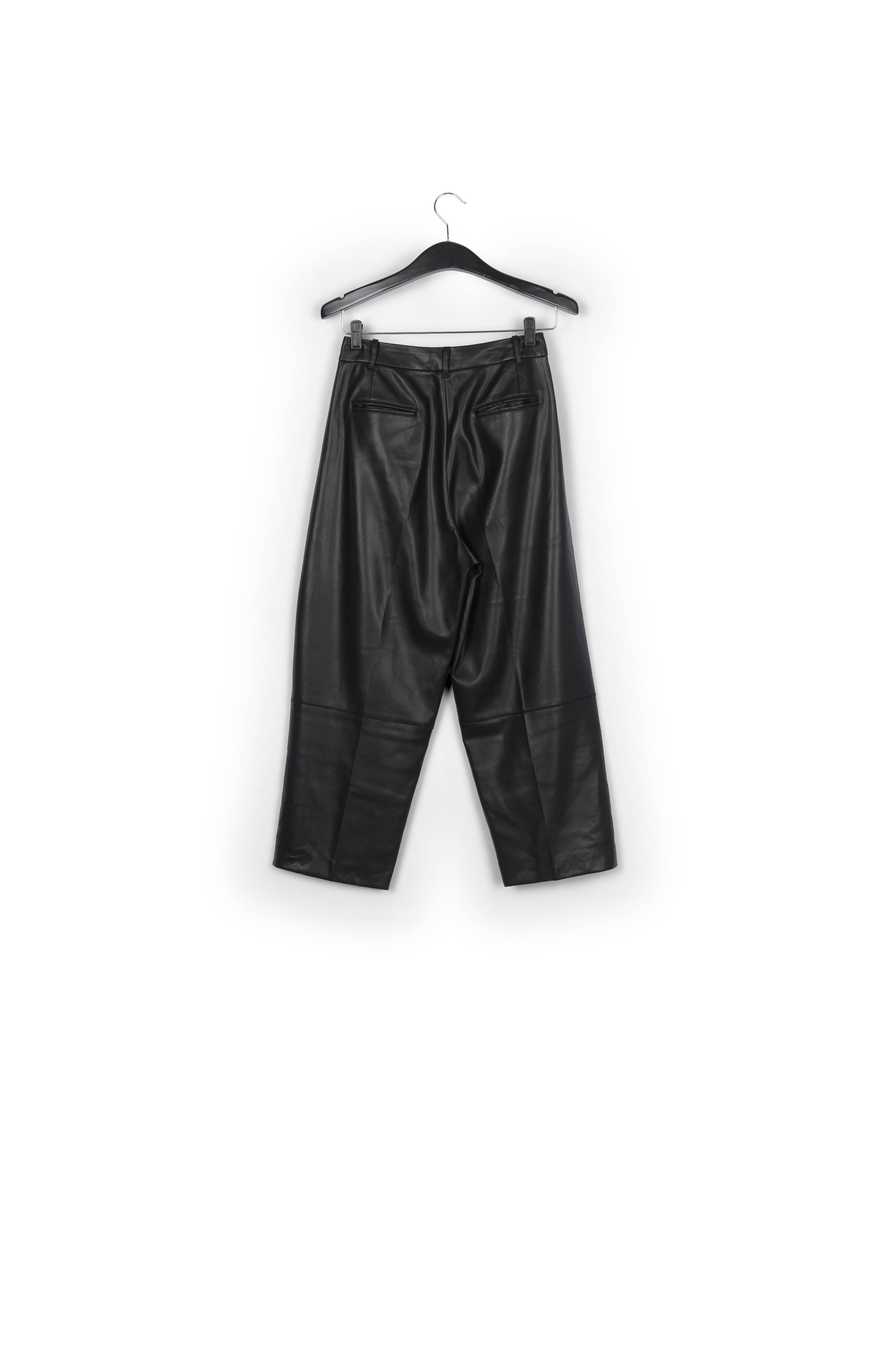 Pantalon ample en faux cuir noir RE—SSENTIEL | Essentiel second hand