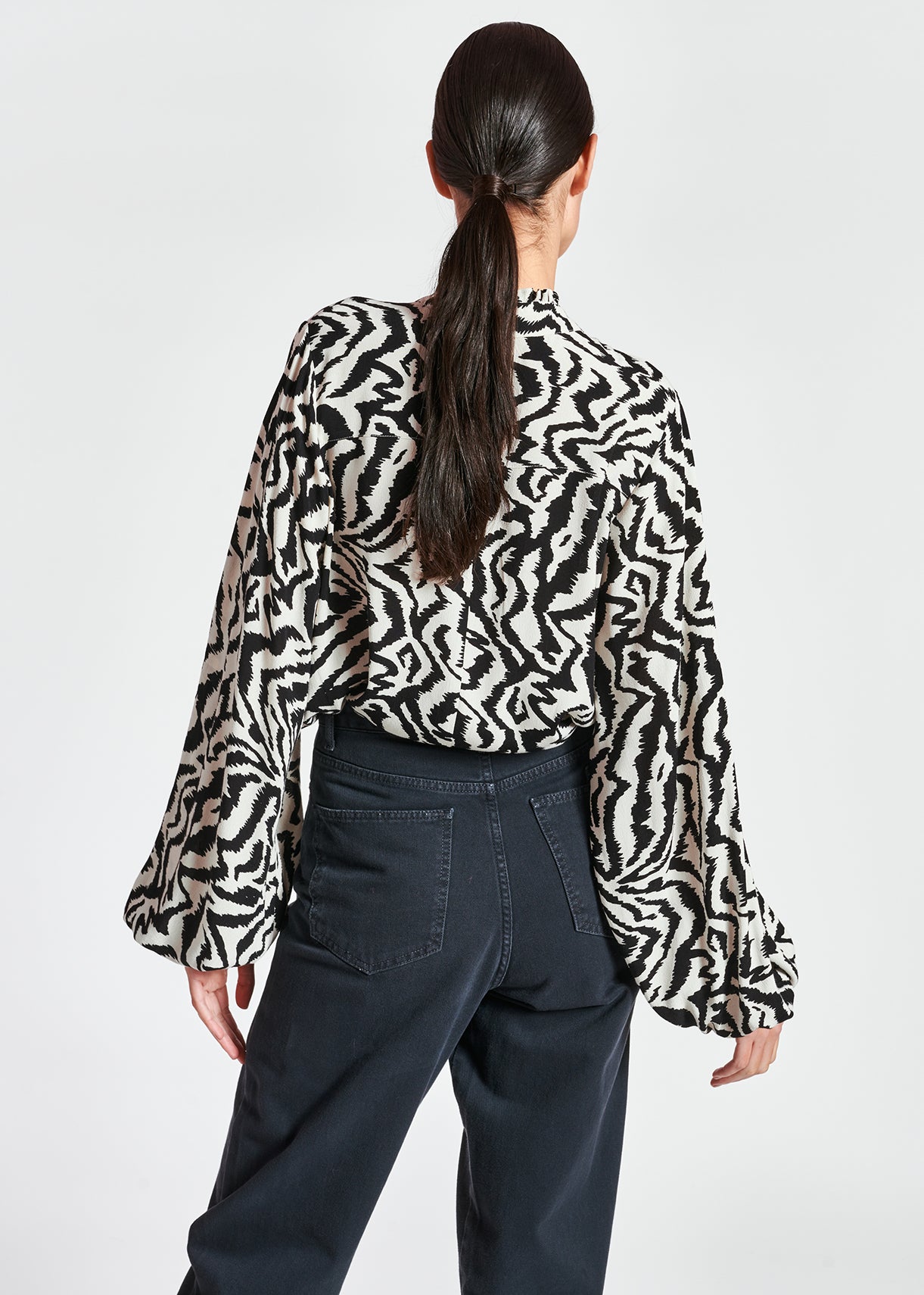 Top met zwart-witte zebraprint RE—SSENTIEL | Essentiel second hand