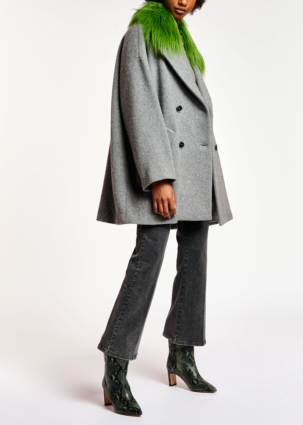 Grey wool-blend coat with green faux fur collar RE—SSENTIEL | Essentiel second hand